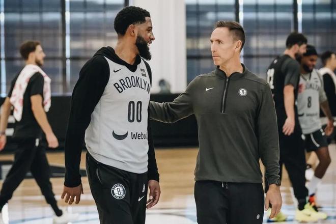 桌上多名松 桌上多名松