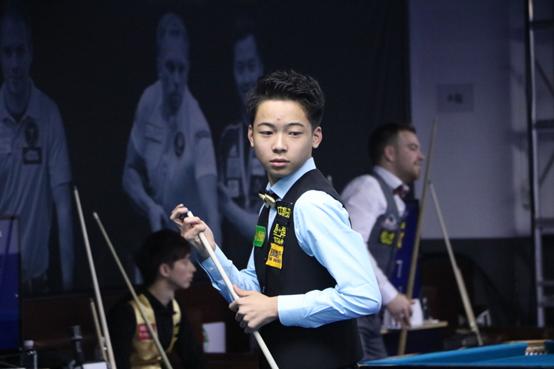 同时辅以 同时辅以